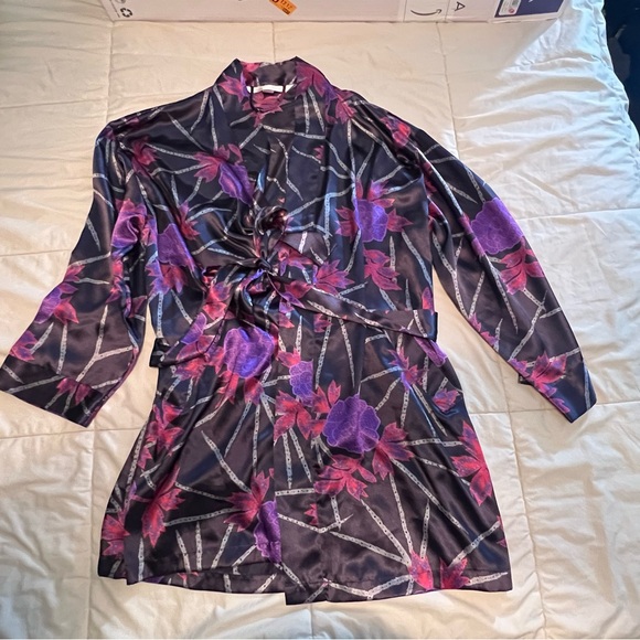 Victoria Secret Floral Robe - Picture 3 of 6